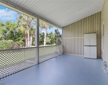 6085 Lake Front Drive - Photo Thumbnail 16