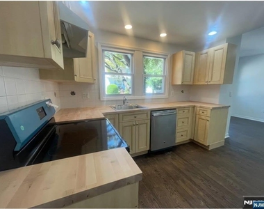 298 Farrant - Photo Thumbnail 1