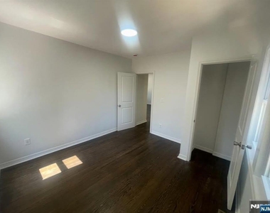 298 Farrant - Photo Thumbnail 4