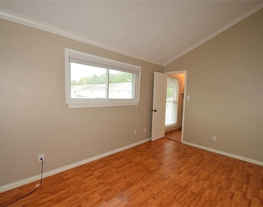 9323 Westwood Village Drive - Photo Thumbnail 6