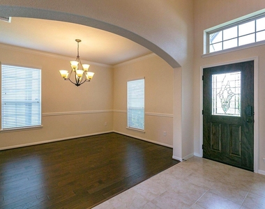 2919 Iris Gable Court - Photo Thumbnail 7