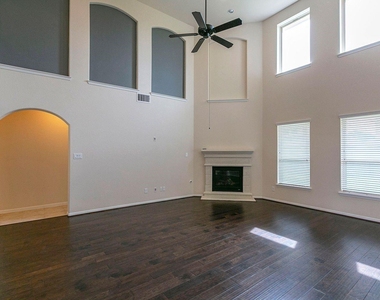 2919 Iris Gable Court - Photo Thumbnail 4