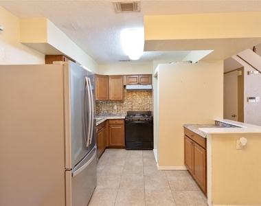 22902 Cabanna Road - Photo Thumbnail 5