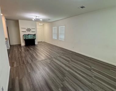 1061 Long Bay Court - Photo Thumbnail 2