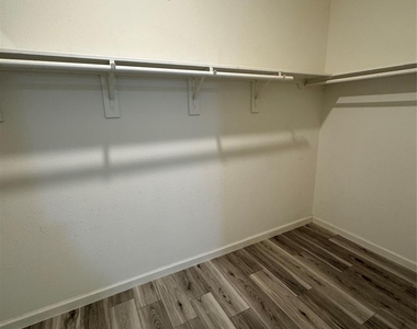 1061 Long Bay Court - Photo Thumbnail 11