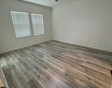 1061 Long Bay Court - Photo Thumbnail 10
