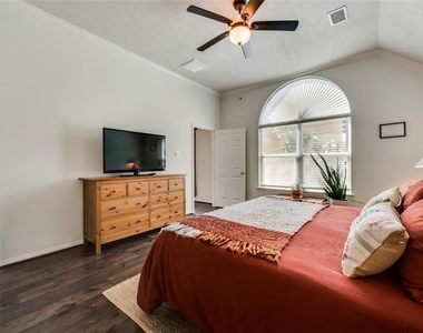 7018 Paradise Park Bend - Photo Thumbnail 11