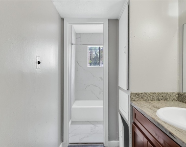122 E Crosstimbers Street - Photo Thumbnail 5