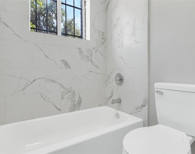 122 E Crosstimbers Street - Photo Thumbnail 7