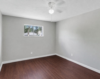 122 E Crosstimbers Street - Photo Thumbnail 11