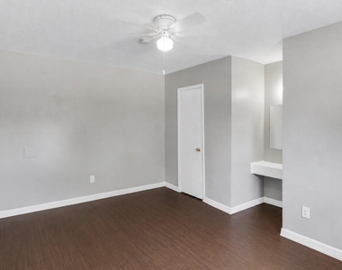 122 E Crosstimbers Street - Photo Thumbnail 10