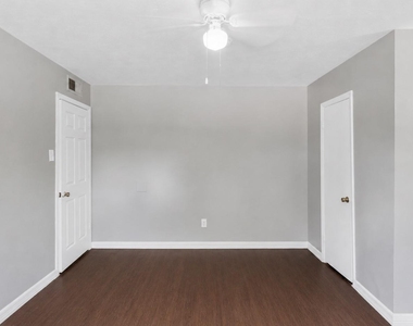 122 E Crosstimbers Street - Photo Thumbnail 12