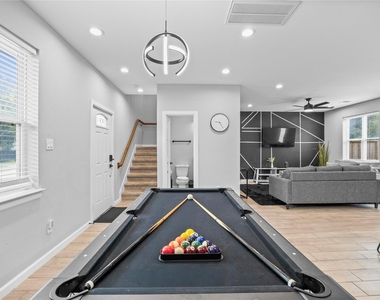7418 Mount Street - Photo Thumbnail 3