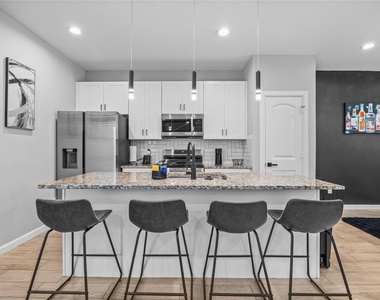 7418 Mount Street - Photo Thumbnail 8