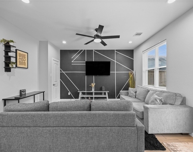 7418 Mount Street - Photo Thumbnail 10