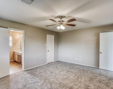 3605 Teal Glen Street - Photo Thumbnail 8