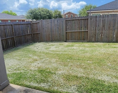 8830 Summerset Meadow Court - Photo Thumbnail 30