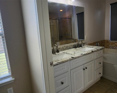 8830 Summerset Meadow Court - Photo Thumbnail 6