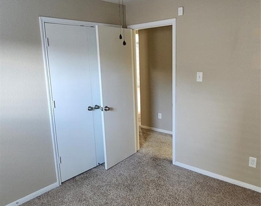 8830 Summerset Meadow Court - Photo Thumbnail 22