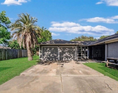 9430 Claridge Drive - Photo Thumbnail 3