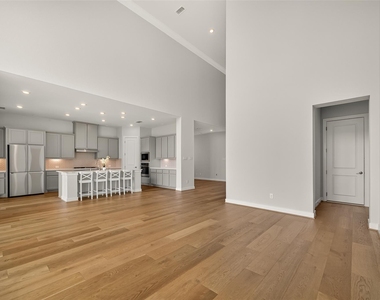 4906 Tanyard Manor Drive - Photo Thumbnail 8