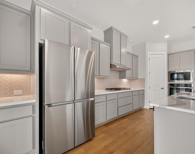 4906 Tanyard Manor Drive - Photo Thumbnail 14