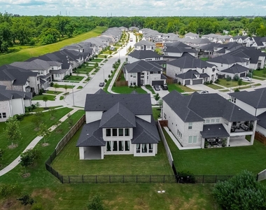 4906 Tanyard Manor Drive - Photo Thumbnail 35