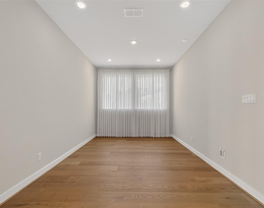 4906 Tanyard Manor Drive - Photo Thumbnail 11