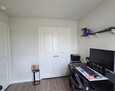 11423 Prairie Walk Drive - Photo Thumbnail 6