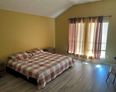 5007 Bridgecrossing Court - Photo Thumbnail 6