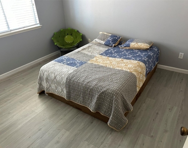5007 Bridgecrossing Court - Photo Thumbnail 10