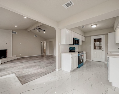 635 Tarpaulin Way - Photo Thumbnail 2