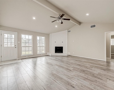 635 Tarpaulin Way - Photo Thumbnail 5