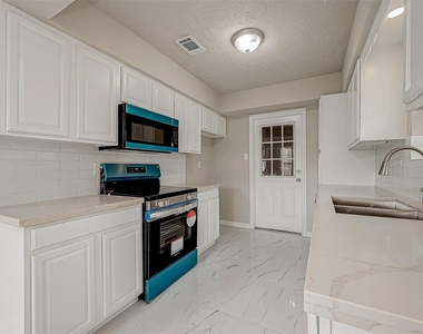635 Tarpaulin Way - Photo Thumbnail 8