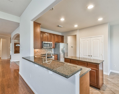 9506 Gramond Hall Court - Photo Thumbnail 10