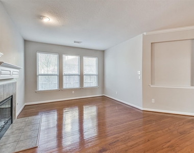 9506 Gramond Hall Court - Photo Thumbnail 5