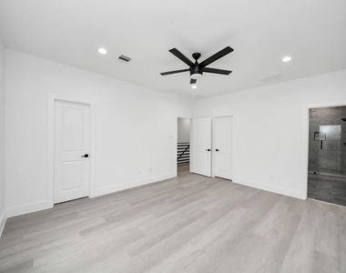 8218 Lawler Street - Photo Thumbnail 26