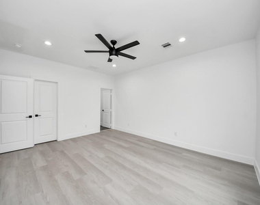8218 Lawler Street - Photo Thumbnail 27