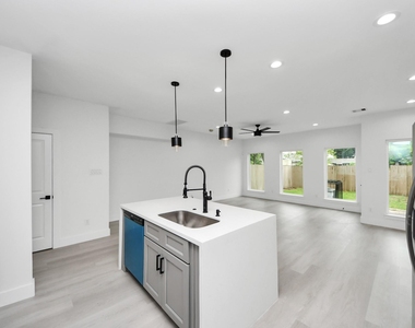8218 Lawler Street - Photo Thumbnail 12