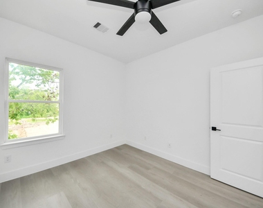 8218 Lawler Street - Photo Thumbnail 33