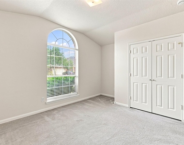2002 Roaring Springs Drive - Photo Thumbnail 13