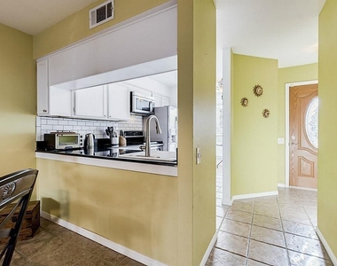 930 Rutland Street - Photo Thumbnail 6