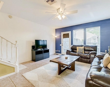 930 Rutland Street - Photo Thumbnail 8