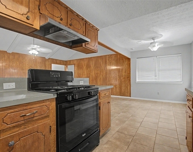 3519 Saratoga Drive - Photo Thumbnail 6