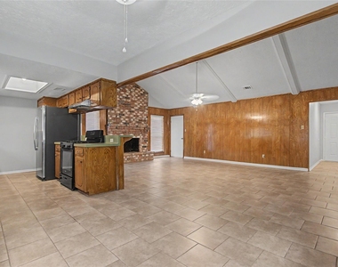 3519 Saratoga Drive - Photo Thumbnail 4