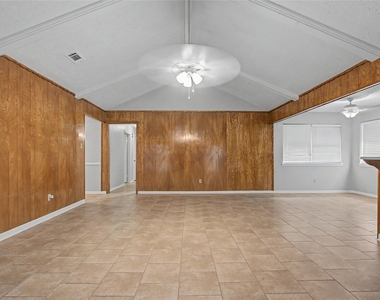 3519 Saratoga Drive - Photo Thumbnail 2