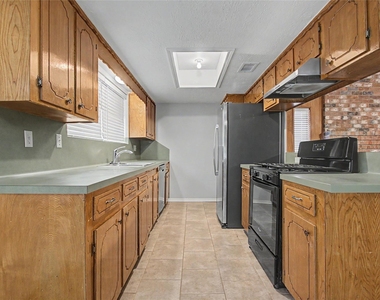 3519 Saratoga Drive - Photo Thumbnail 5