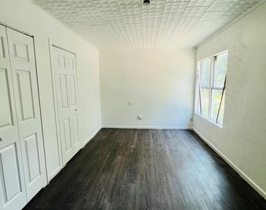 706 Rockdale Road - Photo Thumbnail 7