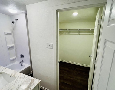 706 Rockdale Road - Photo Thumbnail 16