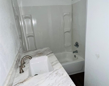 706 Rockdale Road - Photo Thumbnail 9